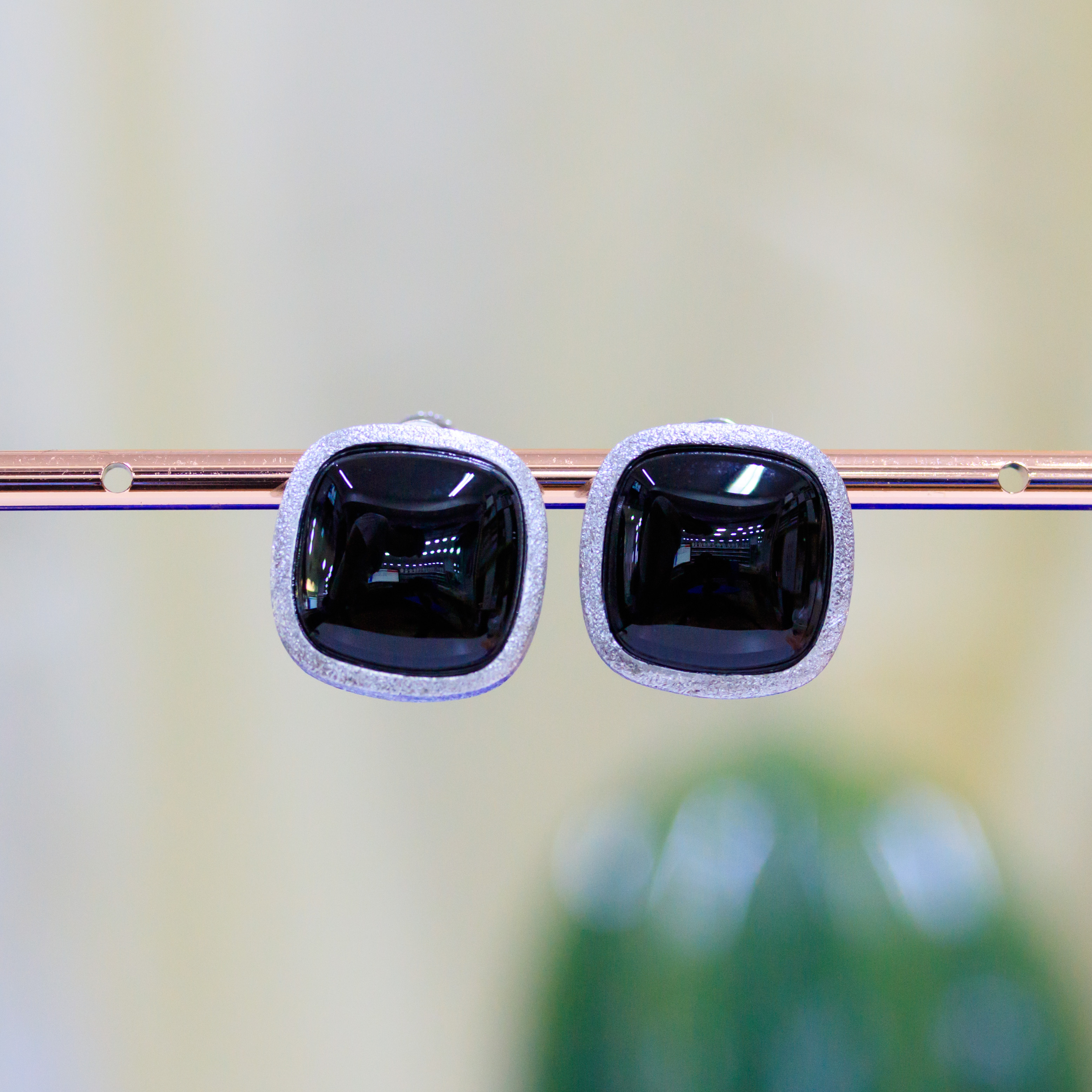 Orecchini A Clip A Vite Di Argento 925 Con Cabochon Di Onice Quadrato 18mm