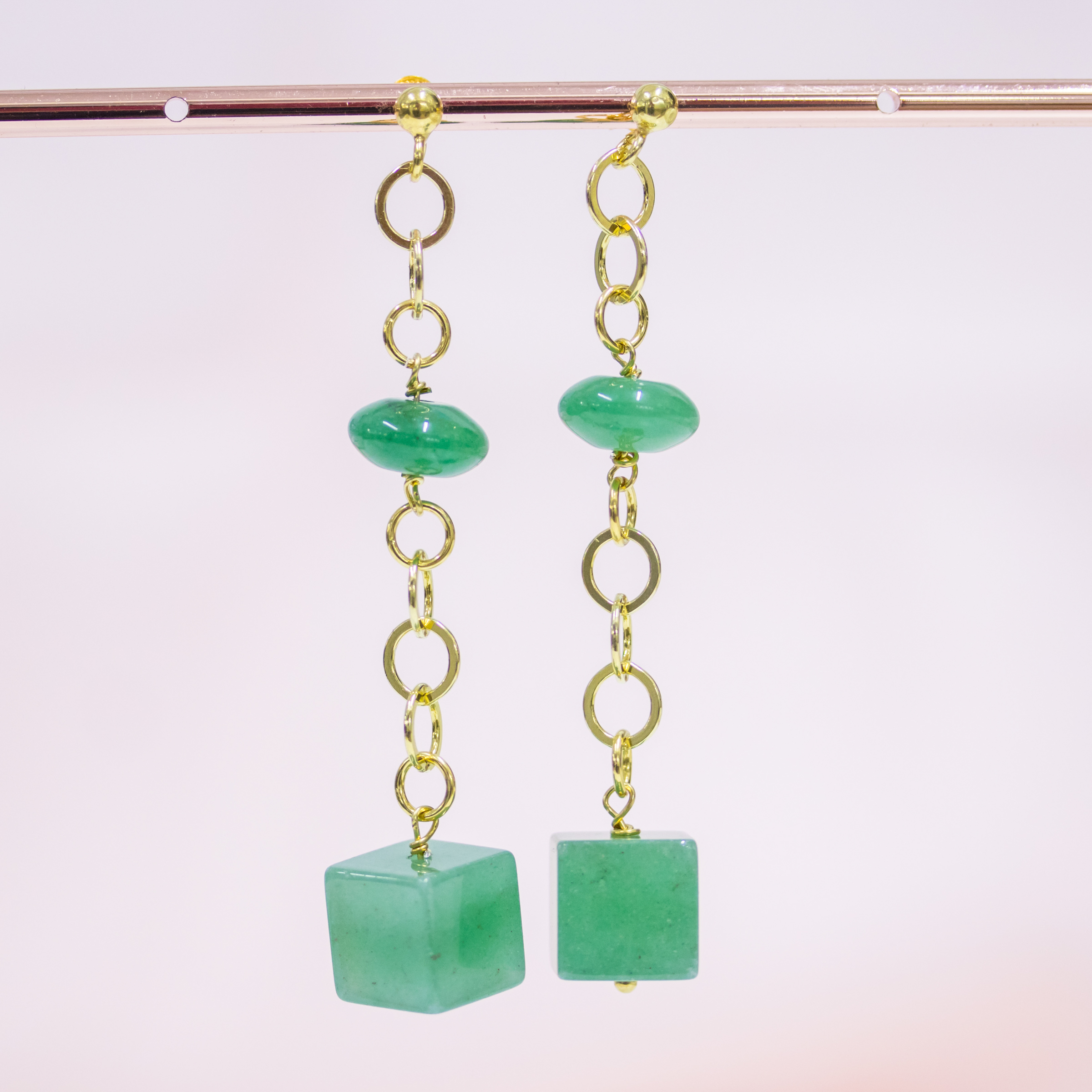 Orecchini Di Argento 925 A Perno Placcato Oro Con Catena A Cerchio E Avventurina Cubo E Rondelle 12x75mm