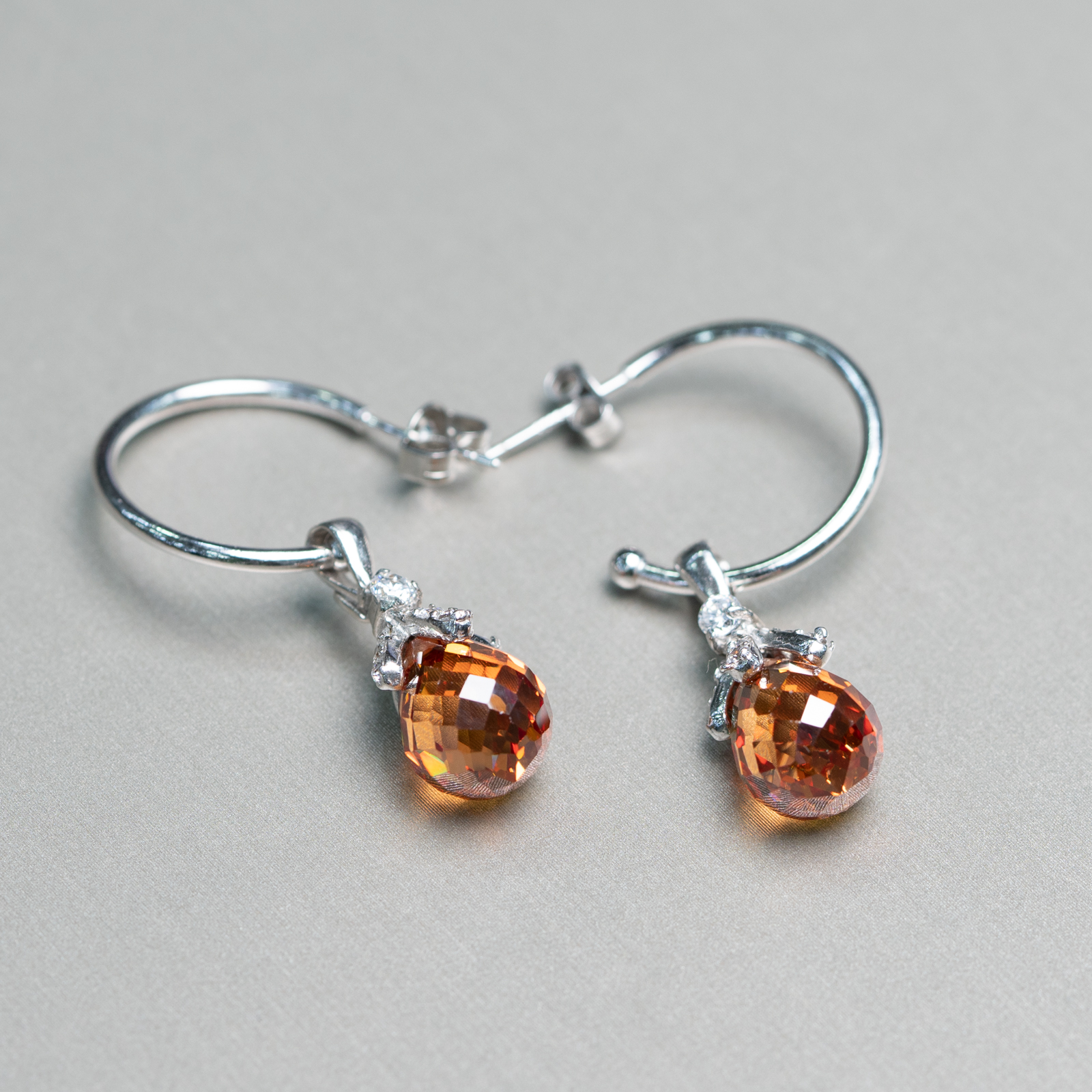 Orecchini A Perno Di Argento 925 Semicerchio Con Pendente A Goccia Di Cubic Zirconia 9x40mm Arancio