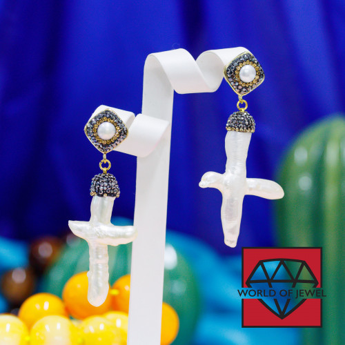Μπρούτζινα καρφωτά σκουλαρίκια με στρας από μαρκασίτη και μαργαριτάρια σταυρωτά με κύπελλο