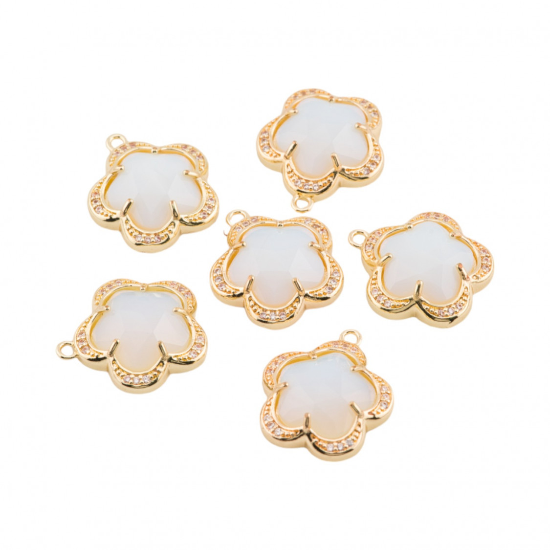 Componente Pendente Di Ottone Con Occhio Di Gatto Incastonati Fiore 5 Petali 16mm 6pz Con 1 Anellino Bianco perla- FIORE | Worldofjewel.com