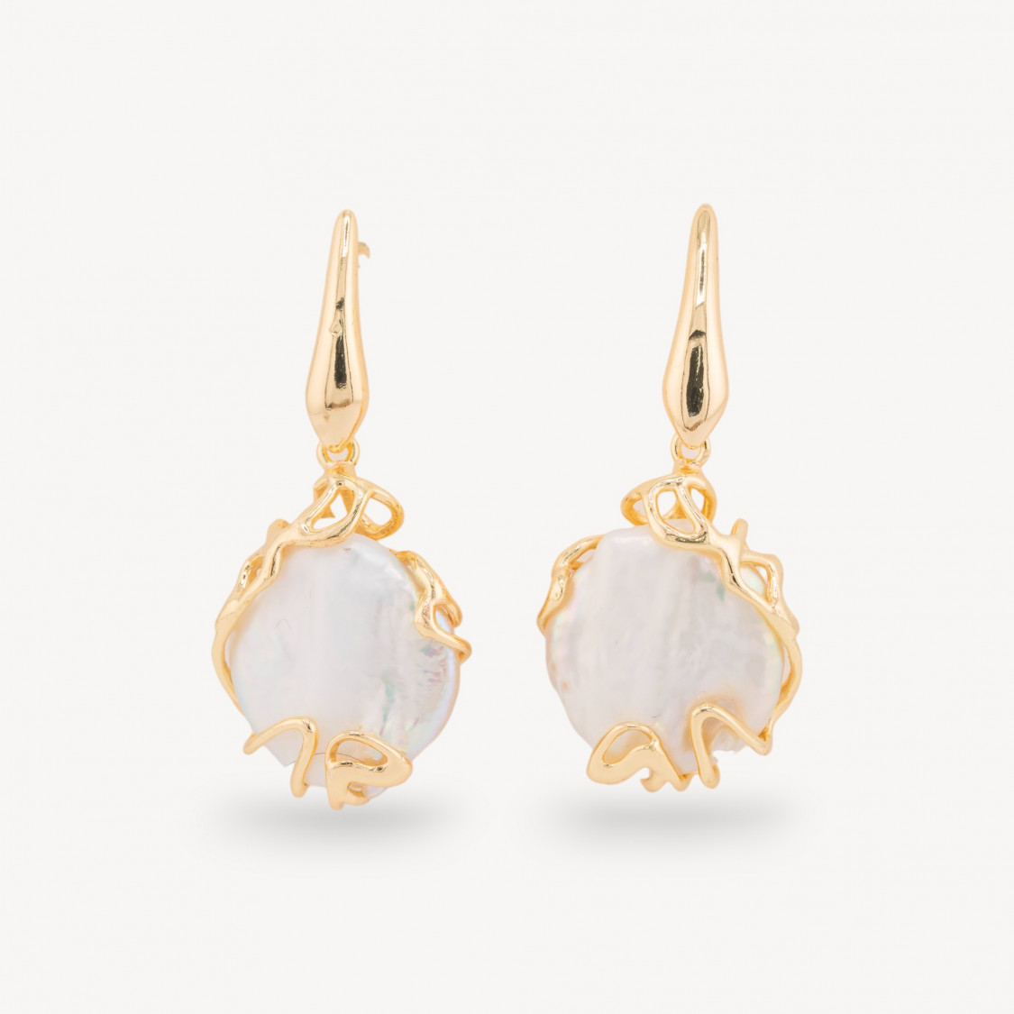 Orecchini A Perno Chiuso Di Bronzo Con Perle Di Fiume E Pendente Con Perle Barocche Dorato-ORECCHINI MADE WITH STYLE | Worldofjewel.com