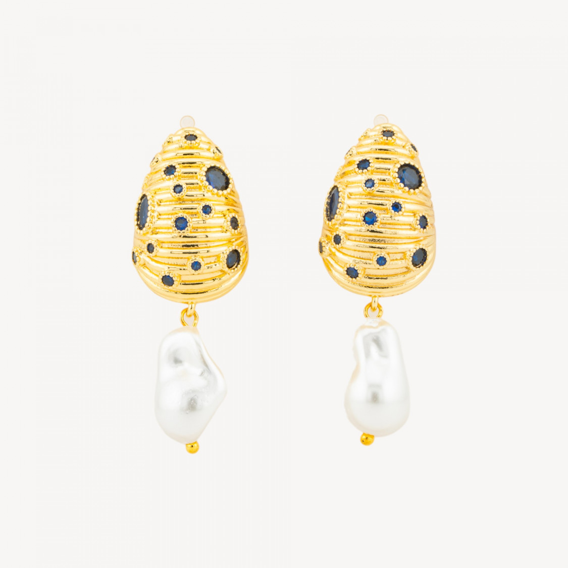 Orecchini A Perno Di Bronzo Conchiglia Con Zirconi E Perle Di Maiorca Barocche A Goccia 16x43mm Blu-ORECCHINI MADE WITH STYLE | Worldofjewel.com