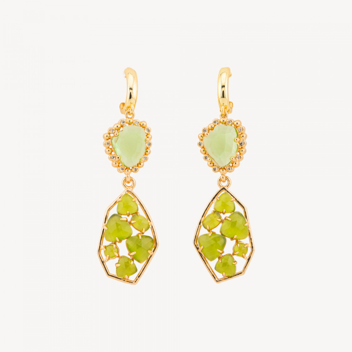 Pendientes de bronce con cierre de palanca, cristales de circonita cúbica y ojo de gato, 17 x 65 mm, verde claro-PENDIENTES HECHOS CON ESTILO | Worldofjewel.com