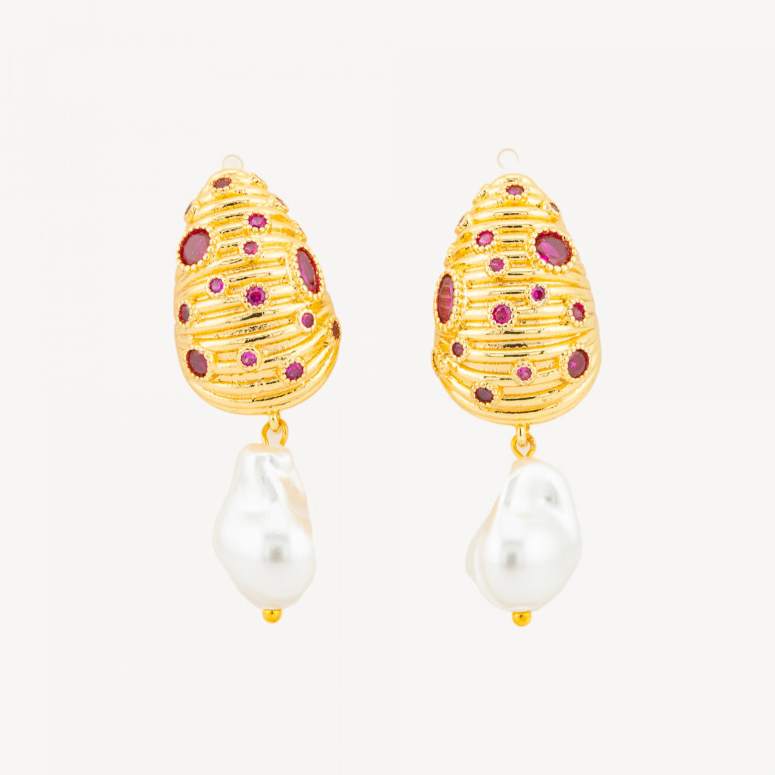 Pendientes de concha de bronce con circonitas y perlas barrocas de Mallorca de 16x43 mm en forma de gota roja-PENDIENTES HECHOS CON ESTILO | Worldofjewel.com