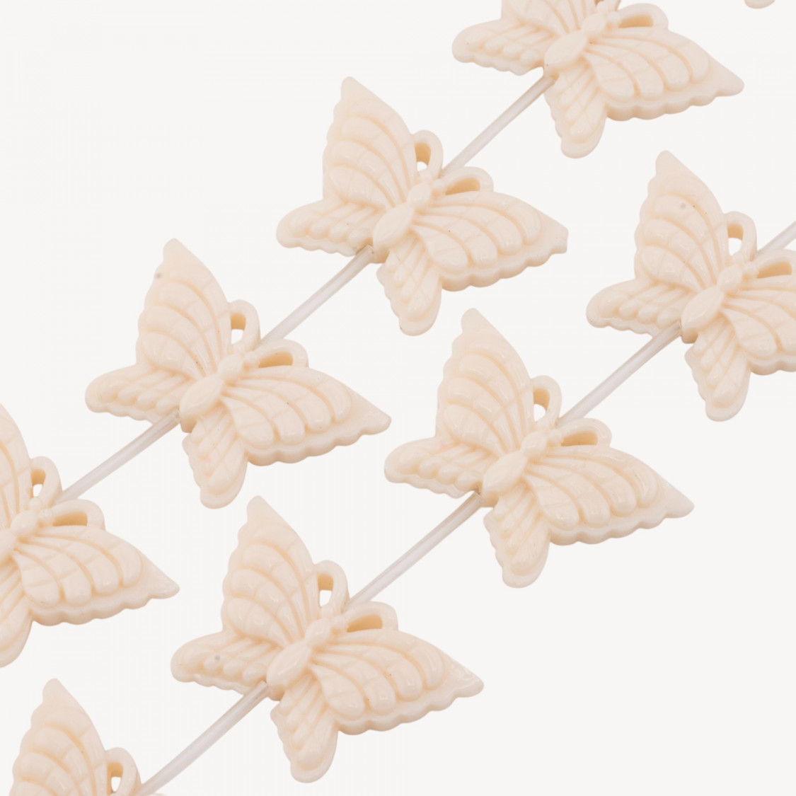 Perles papillon en résine, 39 x 25 mm, 11 pièces, gravées recto verso, blanches-PERLES DE RÉSINE | Worldofjewel.com