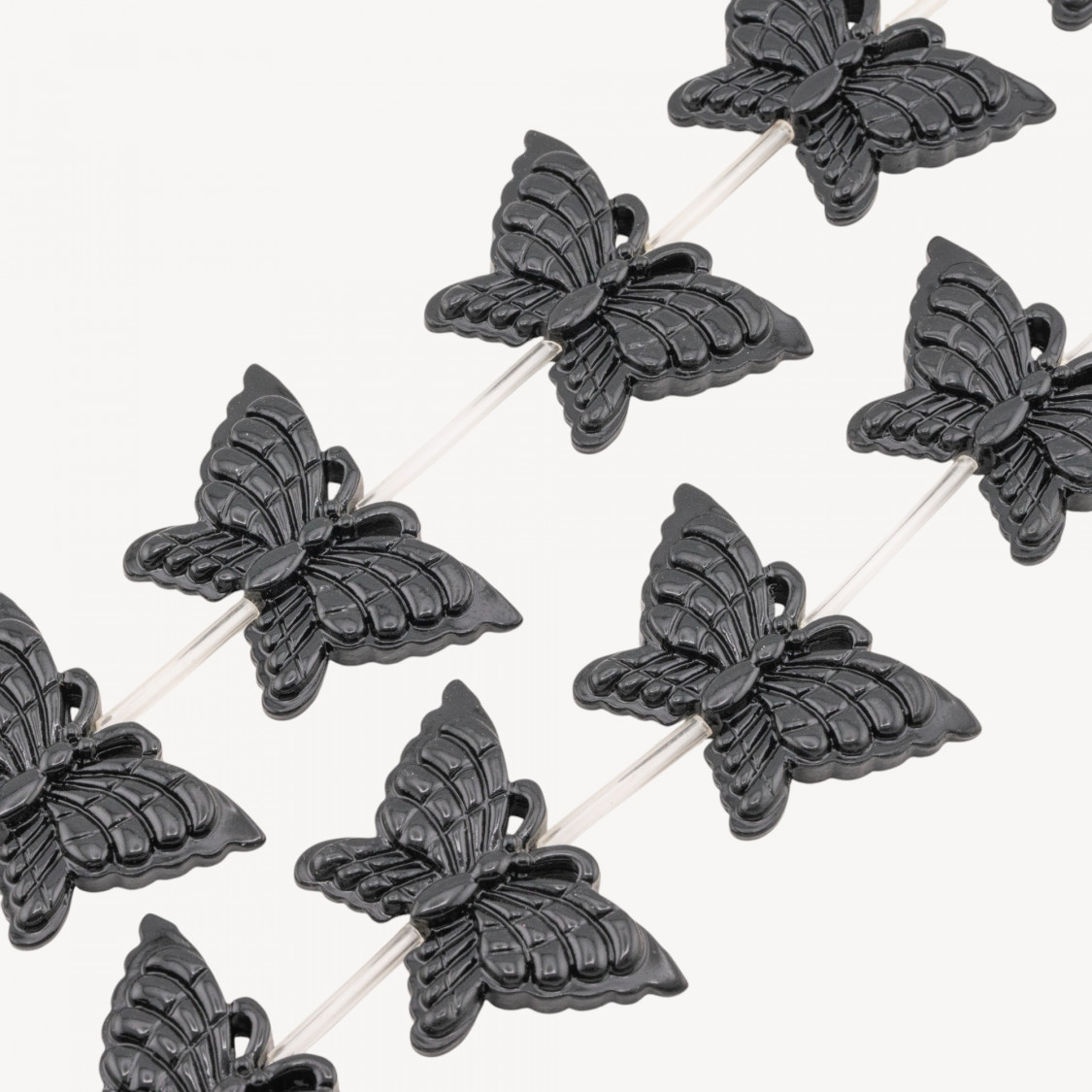 Cuentas de resina de mariposa de 39 x 25 mm, 11 unidades, con grabado frontal y posterior en negro.-CUENTAS DE RESINA | Worldofjewel.com