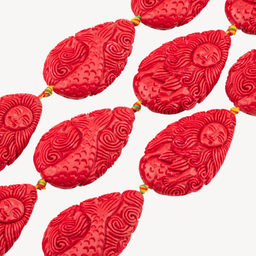 6 hebras de cuentas de resina de sirena de 18 x 54 mm con grabados en la parte delantera y trasera en rojo