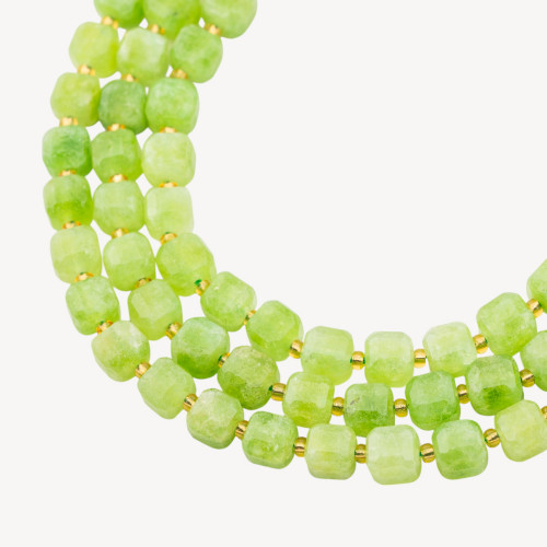 Jade taillé dur, cube facetté vert péridot de 10 mm