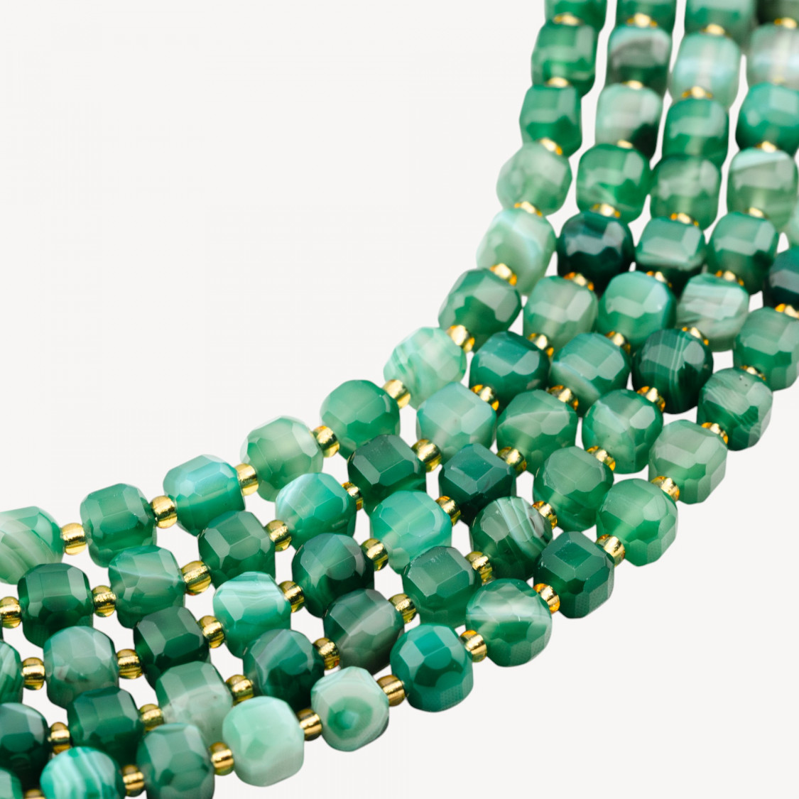 Cube à facettes taillé dur en agate verte striée, 8 mm-AGATE VERTE | Worldofjewel.com