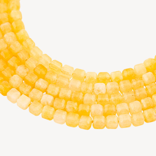 Jade amarillo de 6 mm con corte duro y forma de cubo facetado