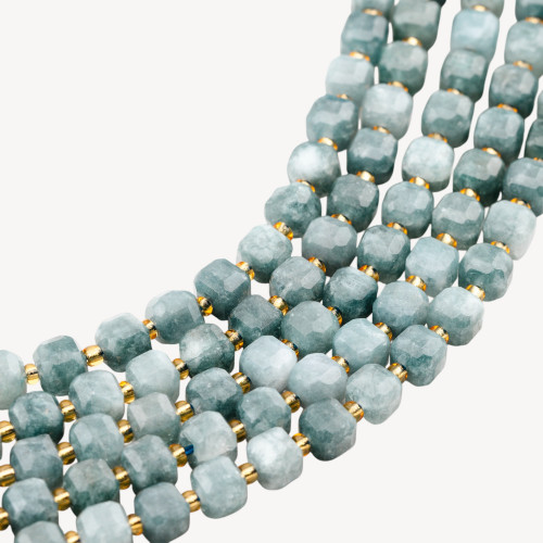 Jade gris taillé dur, cube à facettes de 8 mm