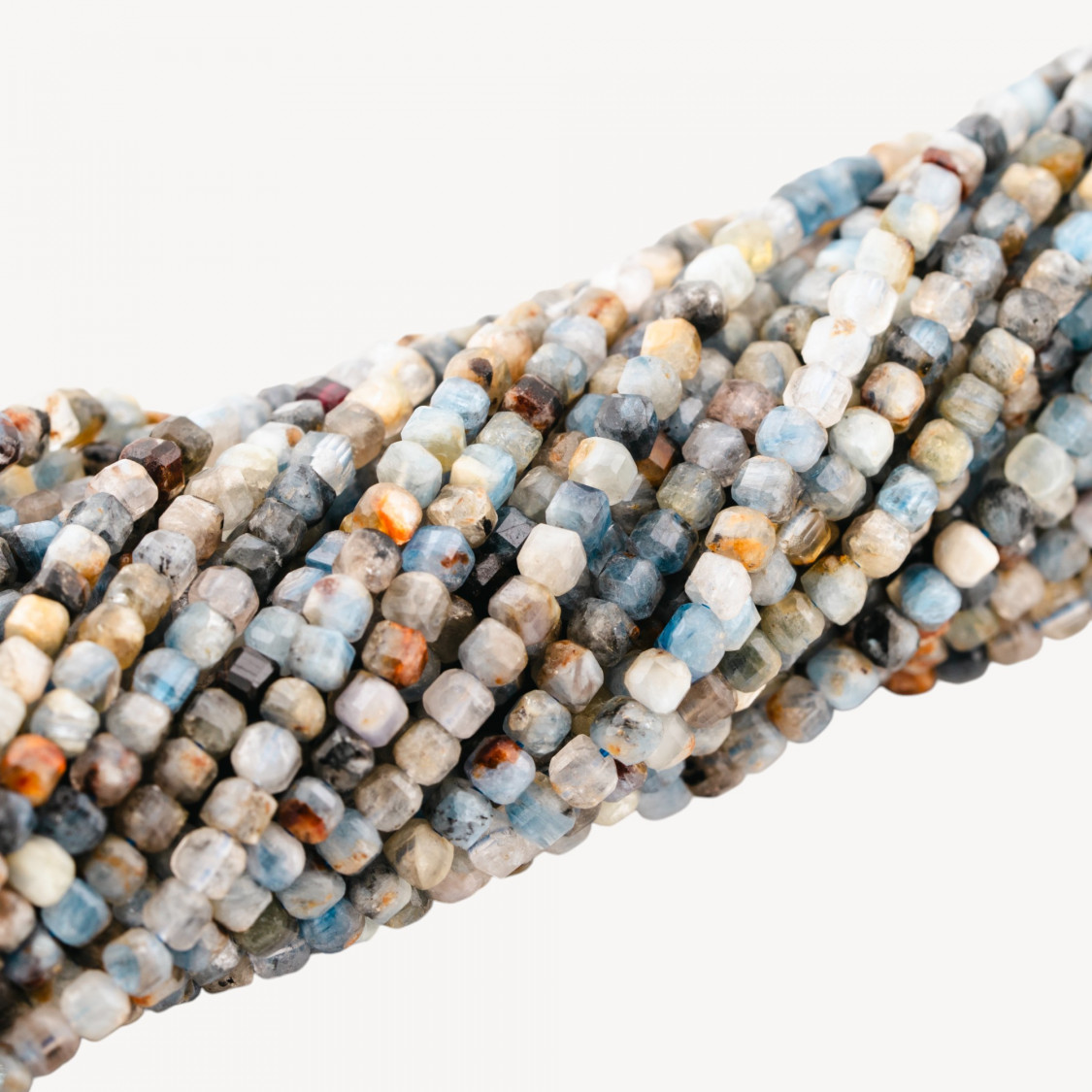 Rohe Iolithwürfel, facettiert, 3,5 mm-IOLITE | Worldofjewel.com