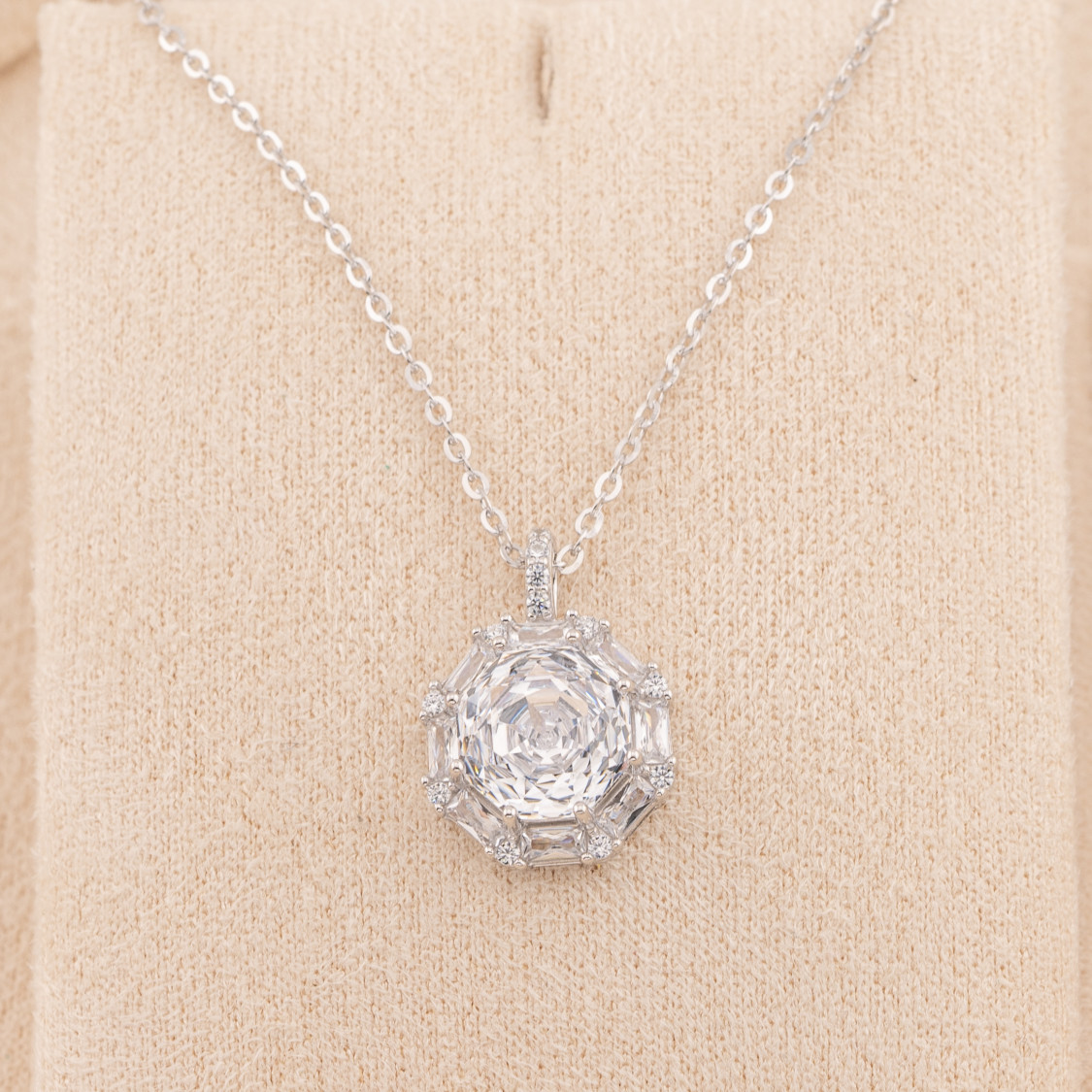 Collar colgante de plata con corindón-COLLARES DE MOISSANITA Y PLATA 925 | Worldofjewel.com