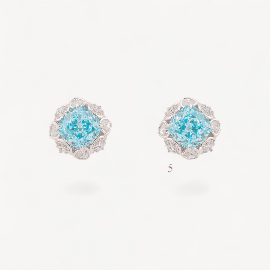 Orecchini In Argento Con Corindone Blu-Halblochperlen | Worldofjewel.com