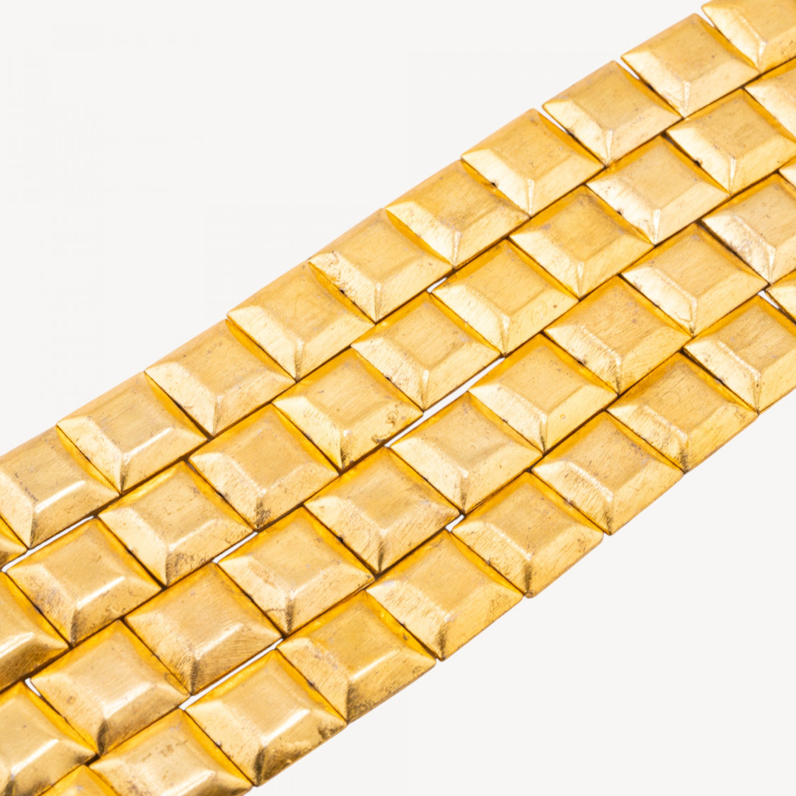 Cuentas cuadradas de bronce cepillado dorado de 22 mm-CUENTAS DE ORO | Worldofjewel.com