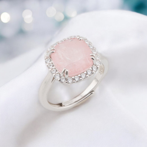 Bague en argent 925 sertie de zirconias et de pierres, plaquée rhodium rose.