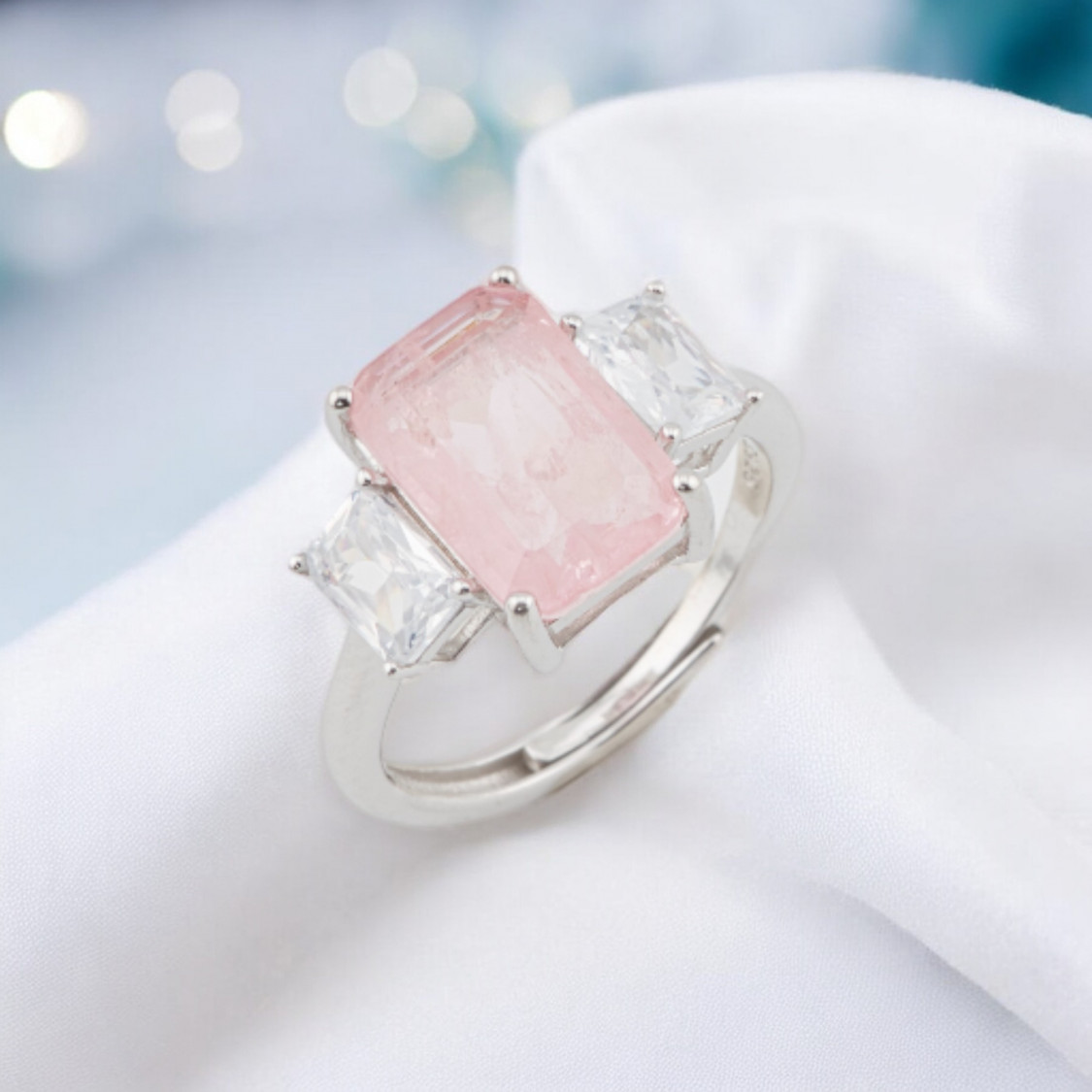 Ring aus 925er Silber mit Zirkonia und weiteren Steinen in rechteckiger Fassung, rosa rhodiniert-RINGE AUS 925 SILBER | Worldofjewel.com