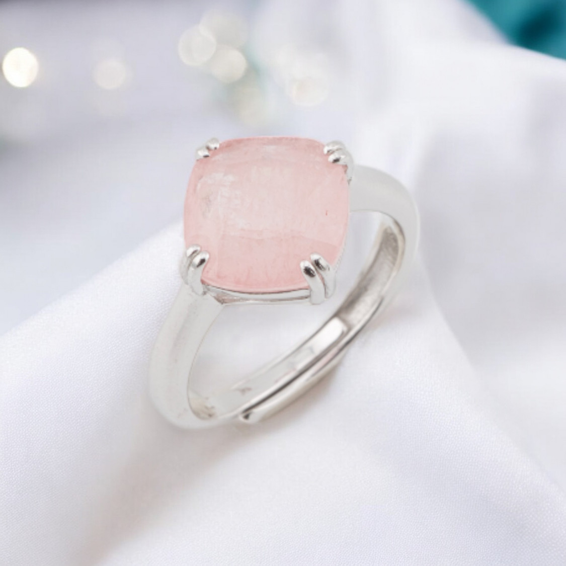 Ring aus 925er Silber mit Zirkonia und weiteren Steinen in einer rhodinierten Raute-RINGE AUS 925 SILBER | Worldofjewel.com