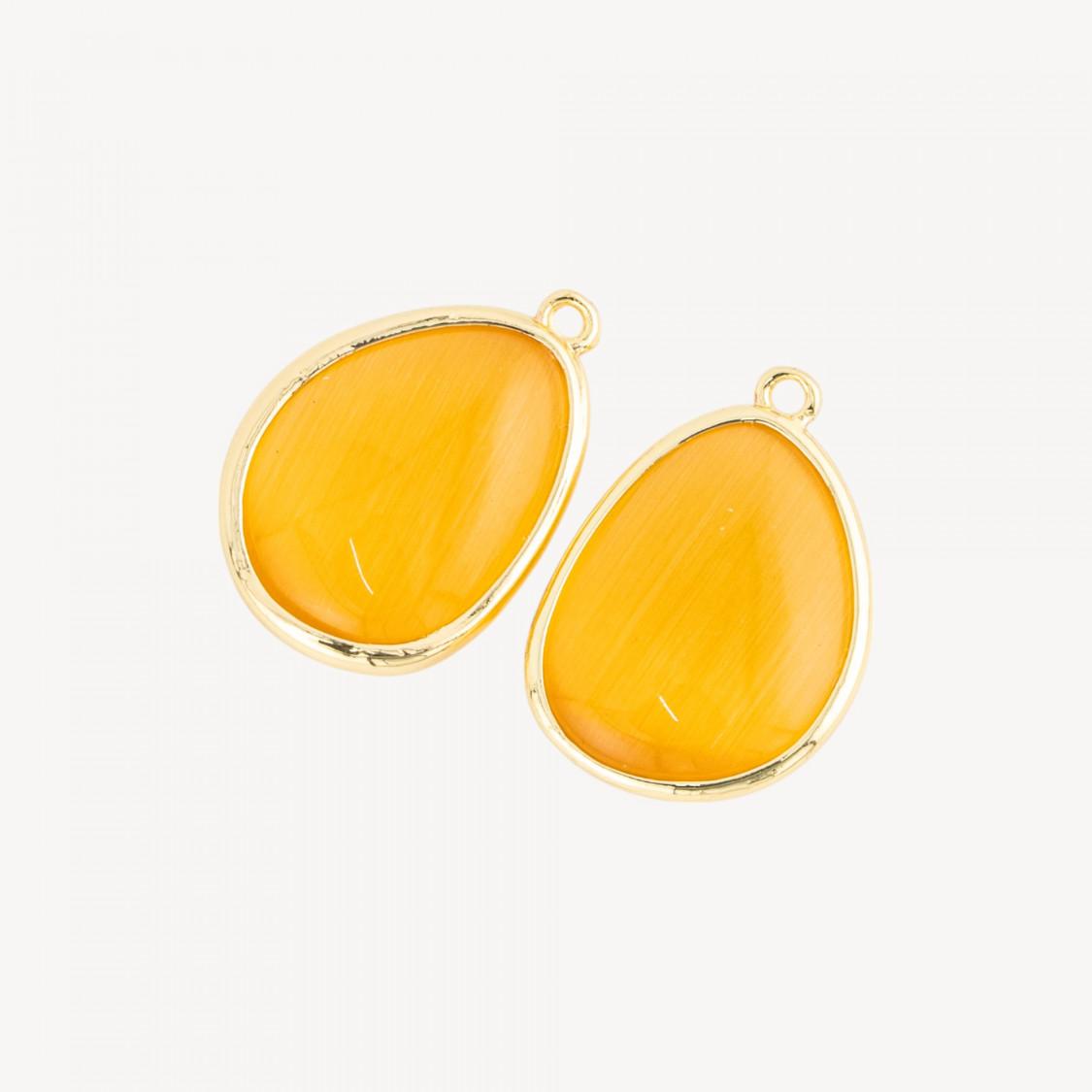 Componente Pendente Di Bronzo Con Occhio Di Gatto Incastonati Mango 18x25mm Con 1 Anellino 8pz Giallo-LINKS LISCI E LUCENTI COLLEZIONE LUMINA | Worldofjewel.com