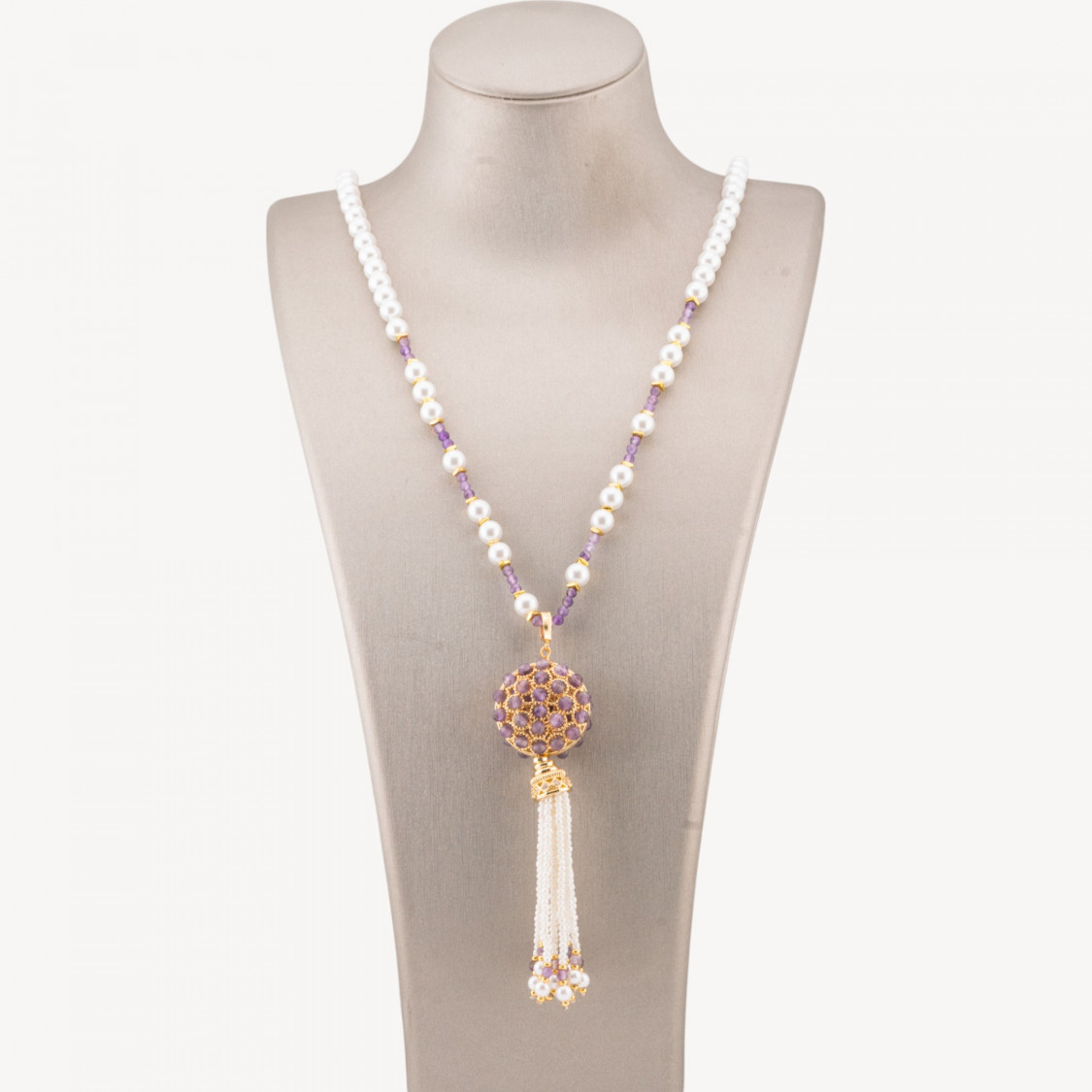 Collana Bijoux Di Pietre Dure Con Perla Di Maiorca e Centrale Di Bronzo Filigrana E Nappine 90cm Dorato Ametista-CONCEPTION ITALIE | Worldofjewel.com