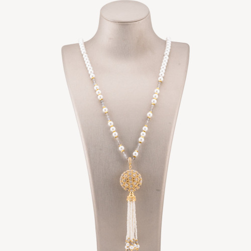 Collier en pierre semi-précieuse avec perle de Majorque, centre en filigrane de bronze et pompons, 90 cm, gris doré