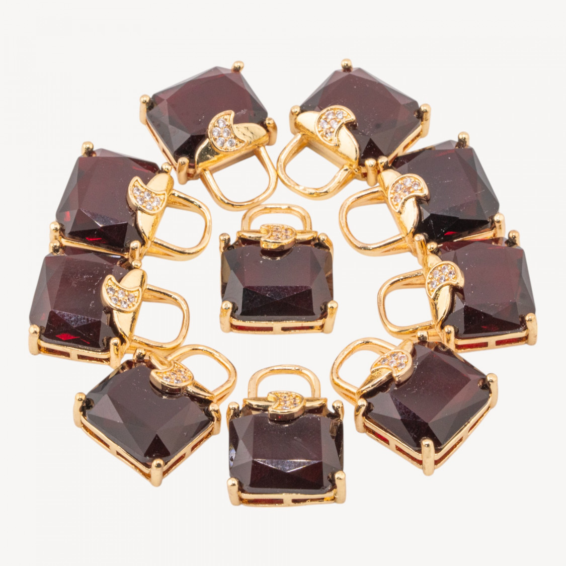 Colgante de bronce con circonitas facetadas, 15 x 20 mm, 10 unidades, con anilla de granate.-ENLACES CRISTALES CZ LÍNEA ALYSSA | Worldofjewel.com