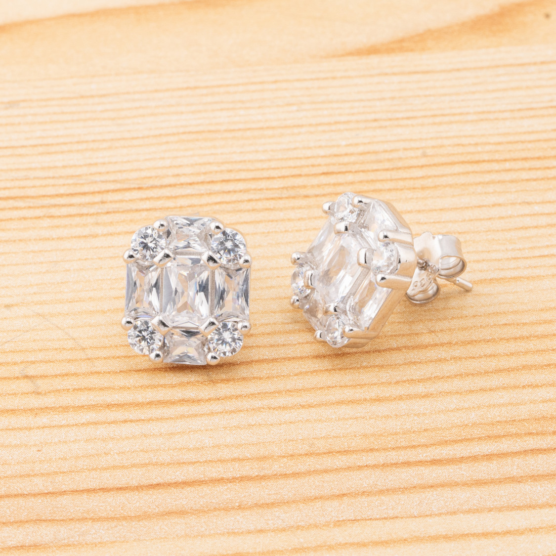Orecchini Di Argento 925 Collezione Aurora Ovale Con Zirconi 11x13mm-COLLECTION AURORE | Worldofjewel.com