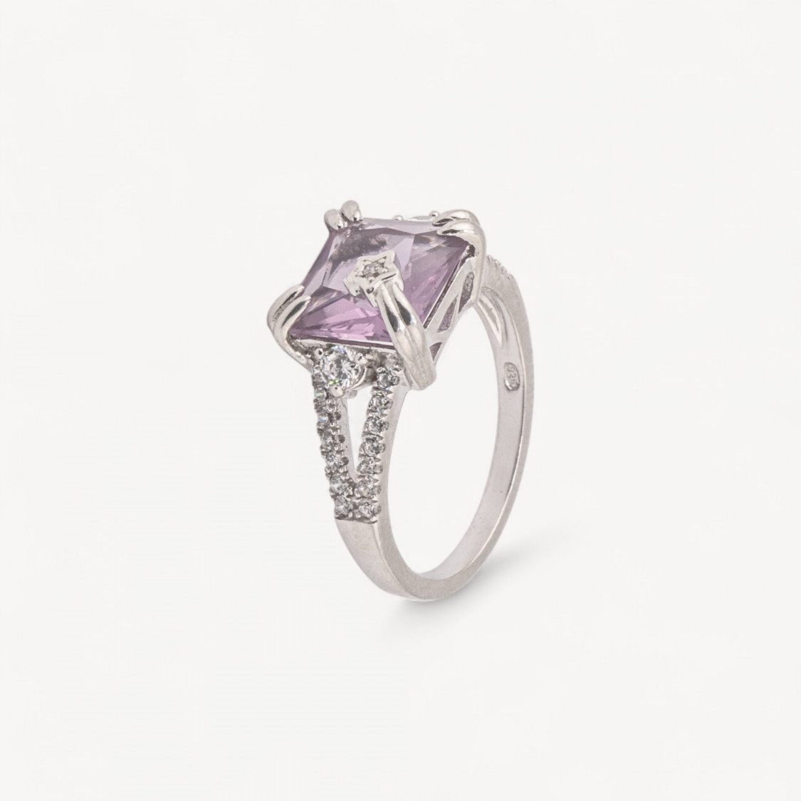 Schmuckring aus 925er Sterlingsilber mit Zirkonia und violettem Stein, Modell 2742, 8,4 mm-RINGE AUS 925 SILBER | Worldofjewel.com