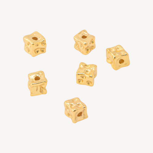 6 τεμάχια επιχρυσωμένες σφυρήλατες χάντρες κύβου από ασήμι 925, με διαχωριστικό σχήμα
