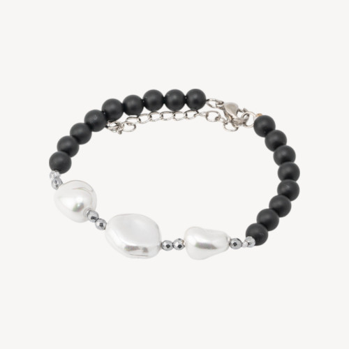Bracelet orné de pierres semi-précieuses et de trois perles de Majorque (18,5 cm + 5 cm), d'hématite argentée et d'onyx.