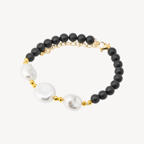 Bracelet orné de pierres semi-précieuses et de trois perles de Majorque (18,5 cm + 5 cm), d'hématite dorée et d'onyx noir.