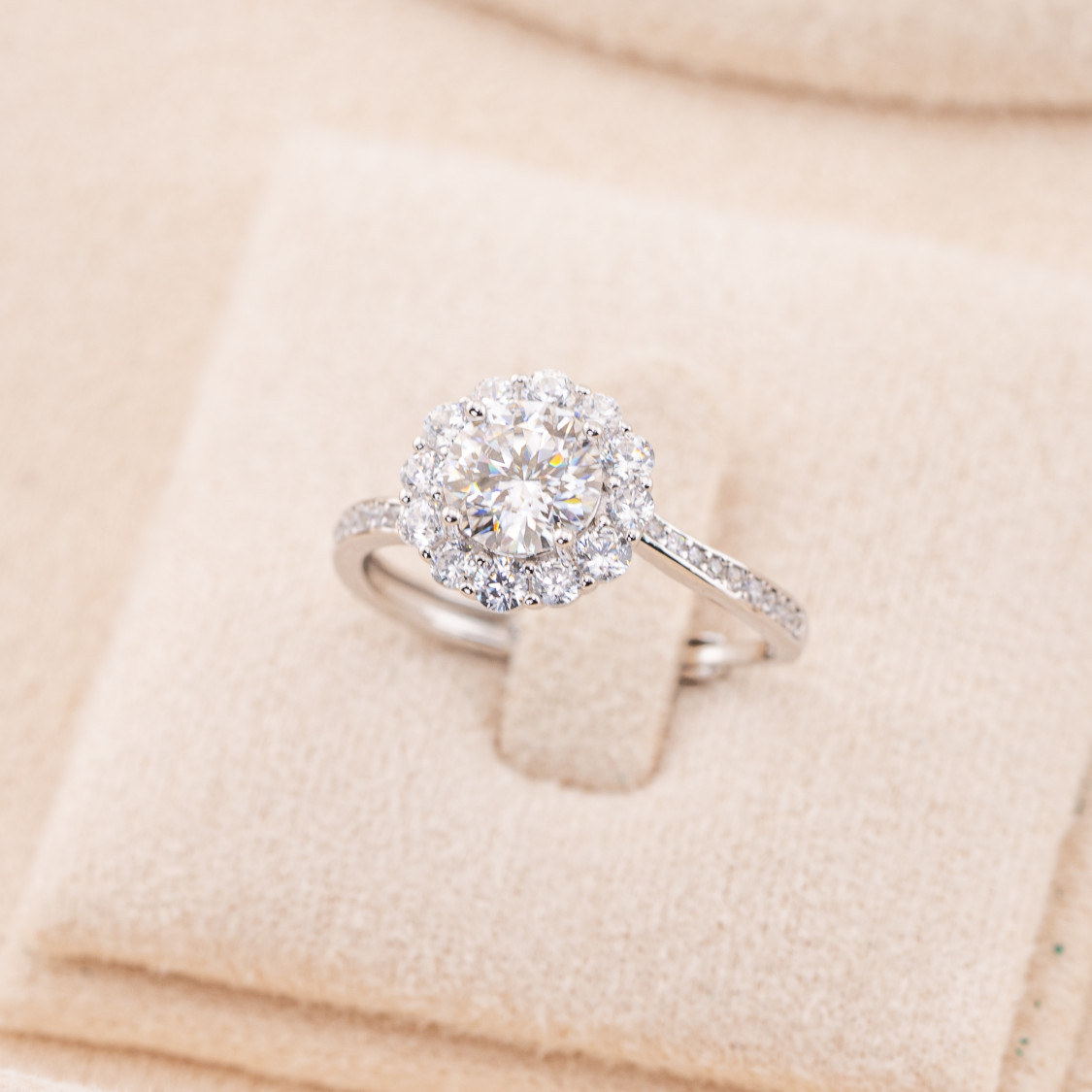 Anello In Argento 925 Con Moissanite MOD1440-ANELLI IN MOISSANITE E ARGENTO 925 | Worldofjewel.com