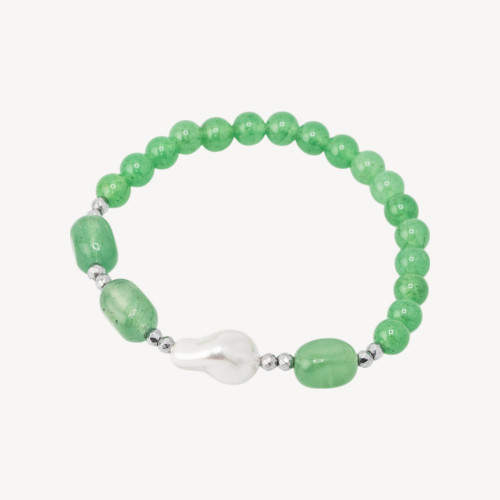 Bracelet élastique orné de pierres semi-précieuses, de perles de Majorque, d'hématite rhodiée et de jade vert.