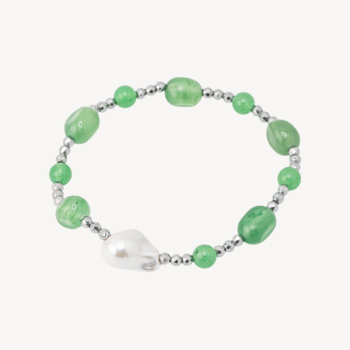 Bracelet élastique orné de pierres roulées, de perles de Majorque, d'hématite argentée et de jade vert.
