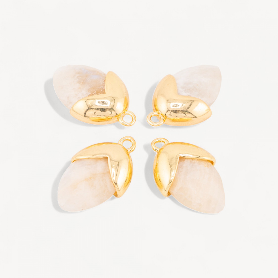 Anhänger aus Hartsteinen, verziert mit einer bronzenen Eichel, 1 Ring (12,5 x 20 mm) und 8 goldenen Quarzen-LINKS NATURSTEINE LITHOS-KOLLEKTION | Worldofjewel.com