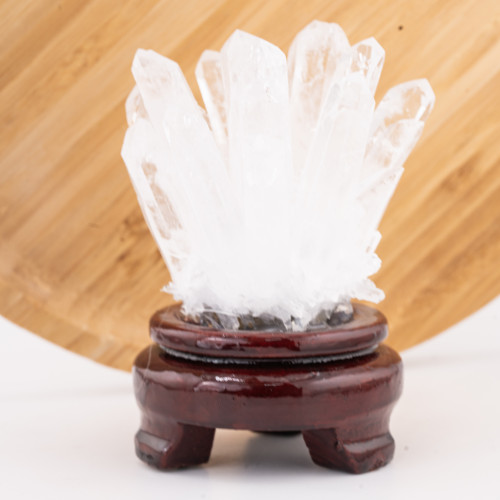 Sculpture en cristal de roche brut naturel (TQG) sur socle en bois, 300-350 g