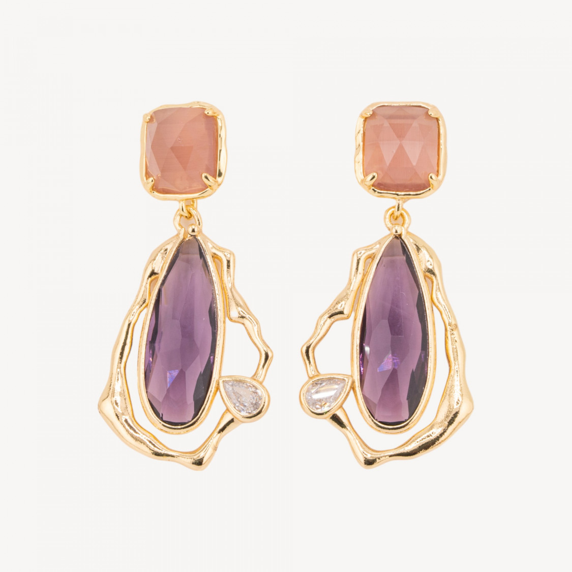 Pendientes de bronce con cristales de circonita y ojo de gato bañados en oro morado.-PENDIENTES HECHOS CON ESTILO | Worldofjewel.com