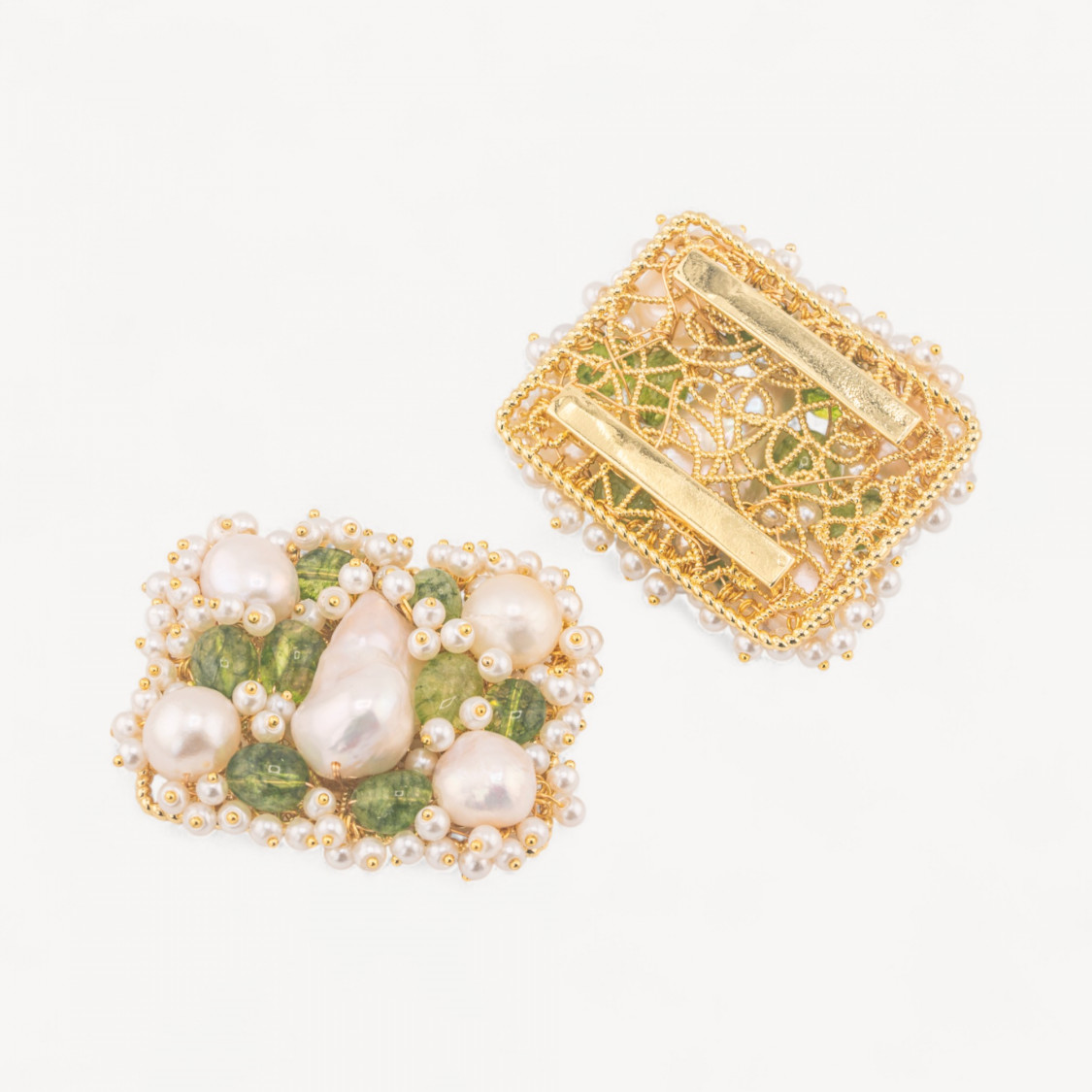 Élément central orné de perles, de pierres dures et de perles de rivière tissées sur un filigrane 35x45mm 1pc Cristal de roche d-COMPOSANTS DES PIERRES DURES | Worldofjewel.com