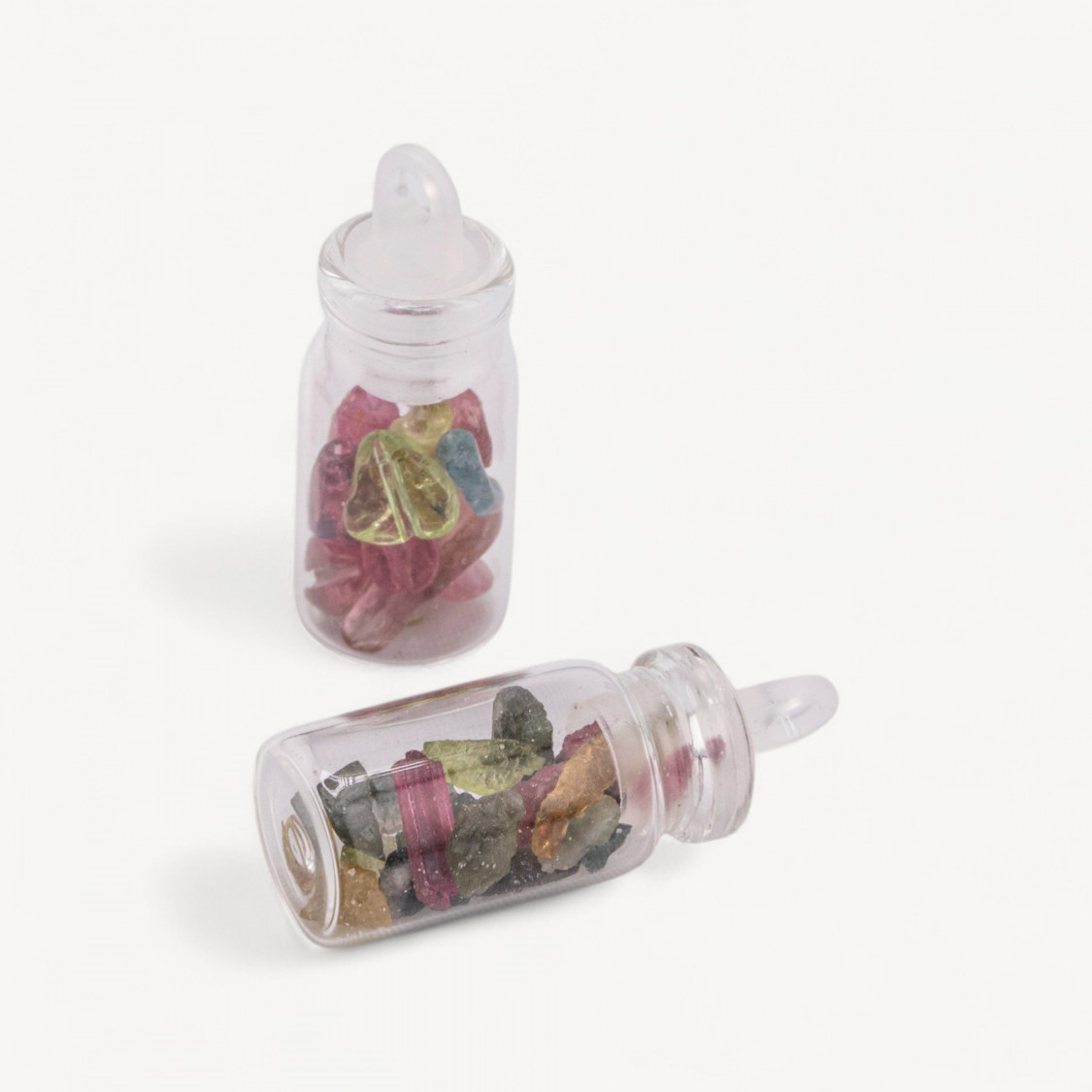 Botella colgante con piedras semipreciosas de 10 x 28 mm, 12 unidades, turmalina intensa-COLGANTES DE LATÓN | Worldofjewel.com