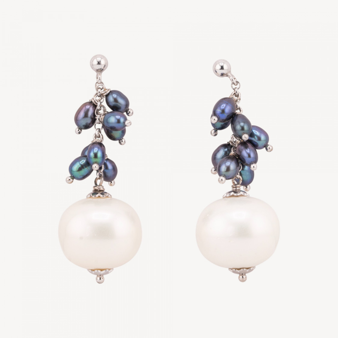 Boucles d'oreilles puces en argent 925 ornées de grappes de perles de rivière et de perles de Majorque-ARGENT 925 DESIGN ITALIE | Worldofjewel.com