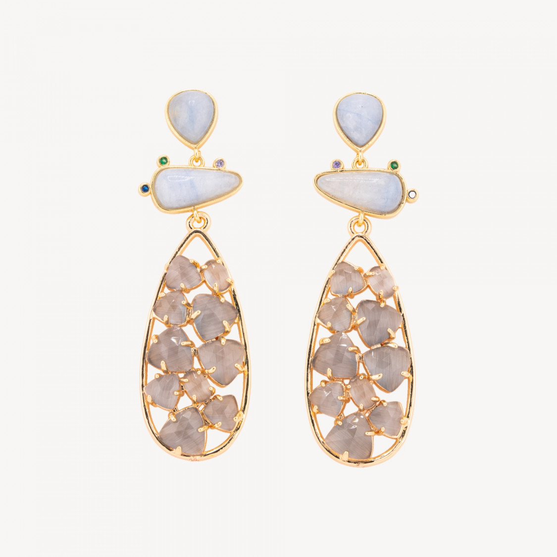 Boucles d'oreilles en bronze ornées de calcédoine de 21 x 65,5 mm et de pierres œil-de-chat grises-BOUCLES D'OREILLES CONÇUES AVEC STYLE | Worldofjewel.com