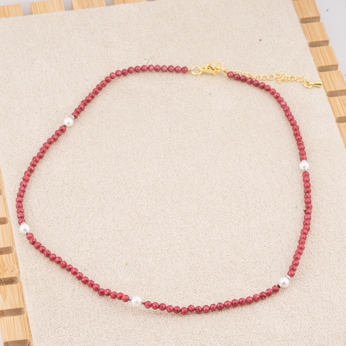 Collana con Cristalli Rossi E Perle Di Maiorca Con Chiusura e Catenina In Acciaio Dorato 10pz-COLLANE BIJOUX | Worldofjewel.com