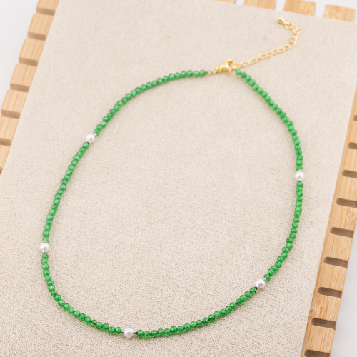 Collier de 10 pièces orné de cristaux émeraude et de perles de Majorque, avec fermoir et chaîne en acier plaqué or.