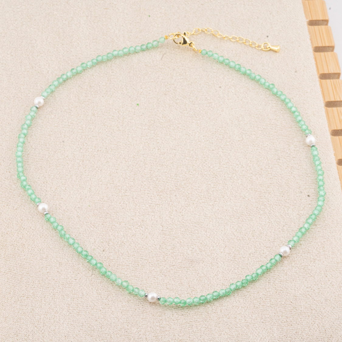 Collana con Cristalli Verdi Chiaro E Perle Di Maiorca Con Chiusura e Catenina In Acciaio Dorato 10pz-COLLANE BIJOUX | Worldofjewel.com