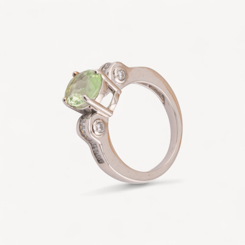 Bague en argent 925 (1 pièce) avec pierre précieuse et points lumineux latéraux ornés de zirconiums taille baguette