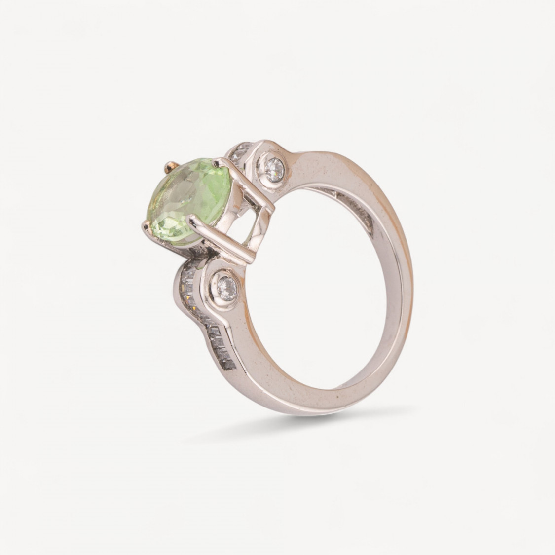 Anello Di Argento 925 1pz con Gemma e Punti Luce laterali con Zirconi Baguette-ΔΑΧΤΥΛΙΔΙΑ 925 ΑΣΗΜΙ | Worldofjewel.com