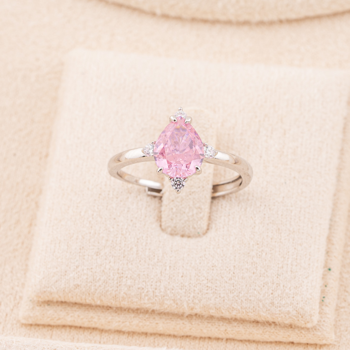 Anillo joya ajustable de plata 925 con corindón sintético rosa rodiado JL200049-ANILLOS DE MOISSANITA Y PLATA 925 | Worldofjewel.com