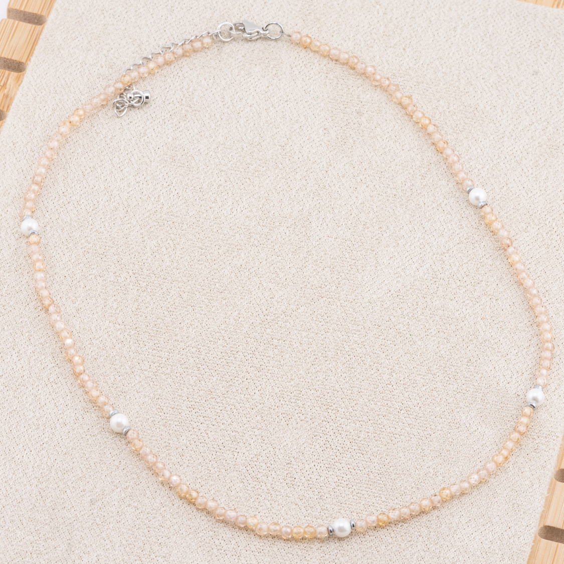 Collana con Cristalli Beige E Perle Di Maiorca Con Chiusura e Catenina In Acciaio Rodiato 10pz-COLLANE BIJOUX | Worldofjewel.com