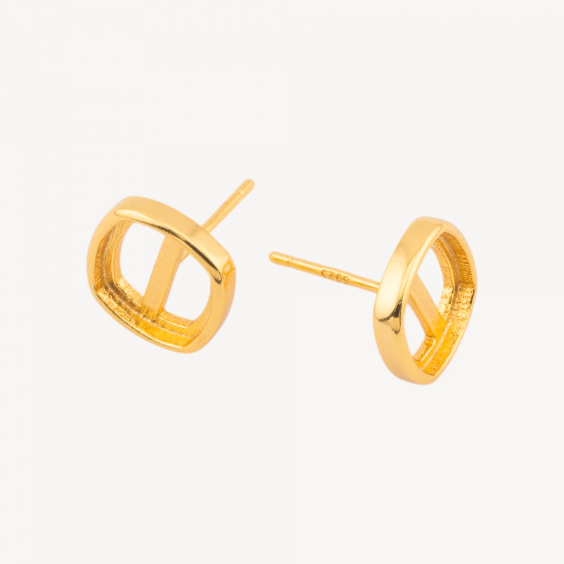 Base Per Orecchini Di Argento 925 con Perno e Castone Quadrato 9,5mm 1 Coppia Dorata-BASES PARA PENDIENTES DE PLATA 925 | Worldofjewel.com